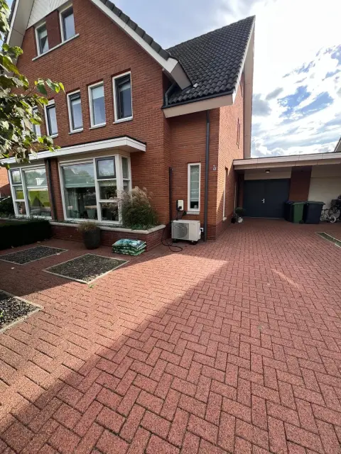 Daikin Perfera 5 kW airco buitenunit voor een wandmodel, professioneel ge&iuml;nstalleerd door CalorClima in Meteren, Gelderland