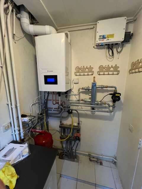 Remeha Elga Ace hybride warmtepomp met bestaande cv-ketel, ge&iuml;nstalleerd door Calor Clima in Gellicum voor energiezuinig en comfortabel verwarmen.
