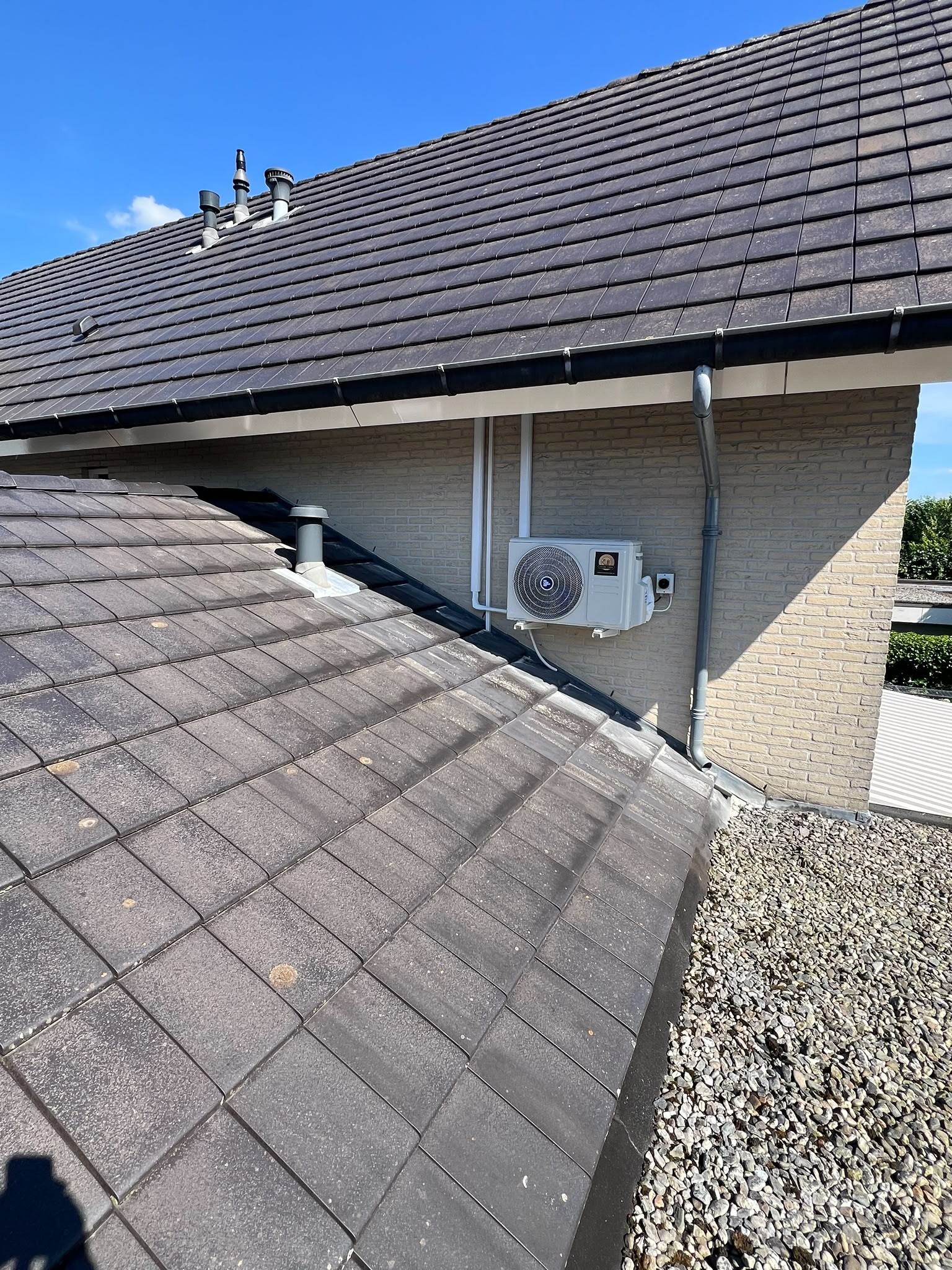 Vrijstaande woning in Geldermalsen met Midea Kaisai vloermodel airconditioning van 2,6 kW geinstallerd door Calor Clima